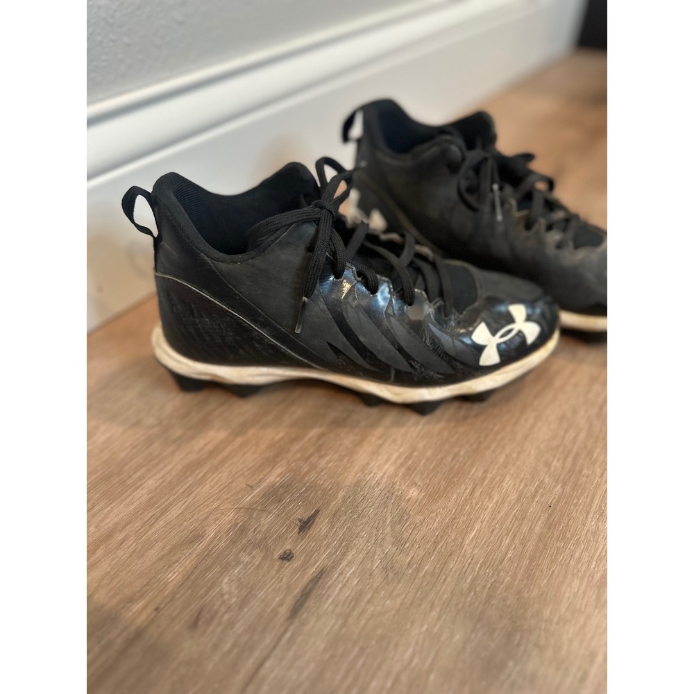 Under Armour Baseball Cleats Kids Youth 3.5 Black White Molded Athletic Sports - Picture 2 of 12